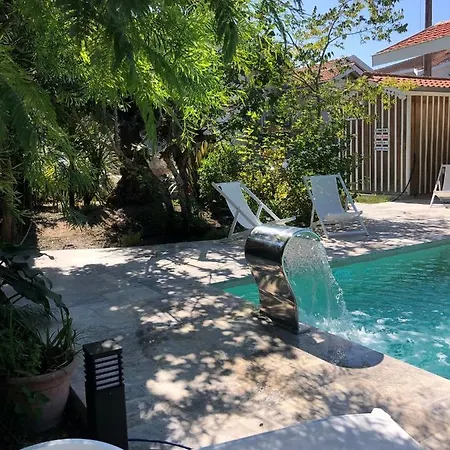 Pool House Blue Yourhosthleper Hébergement de vacances