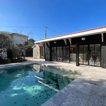 Pool House Blue Yourhosthleper